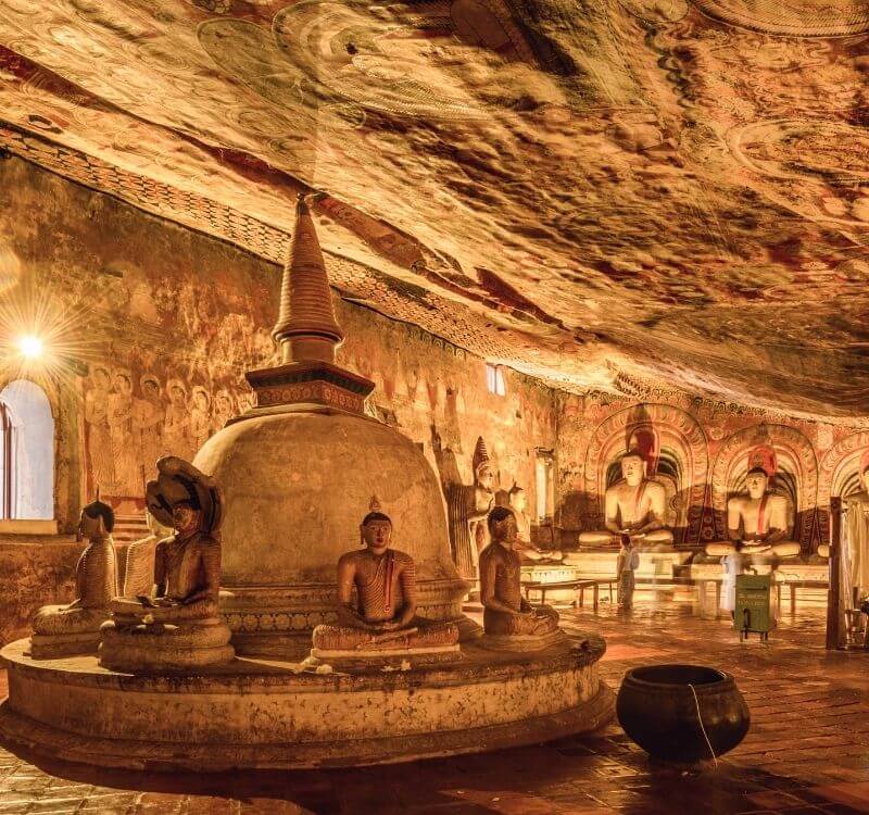 featured image of the dambulla cave temple